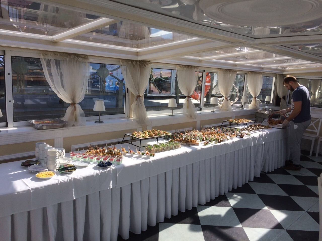 Аренда яхт, катеров, теплоходов&nbsp;Кейтеринговая компания "Ампир" : 