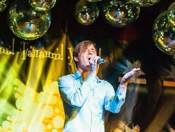 Вокалист Андрей Торопов&nbsp;Вокалист Андрей Торопов : 