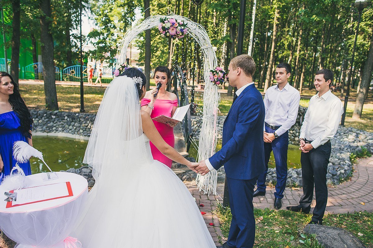 Поющая Ведущая Екатерина Бах 8 926 345 23 92&nbsp;Поющая ведущая Екатерина Бах : 