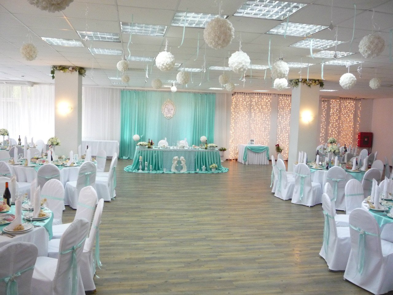 банкетные залы белый и фисташковый&nbsp;Загородный отель "Анива" : 