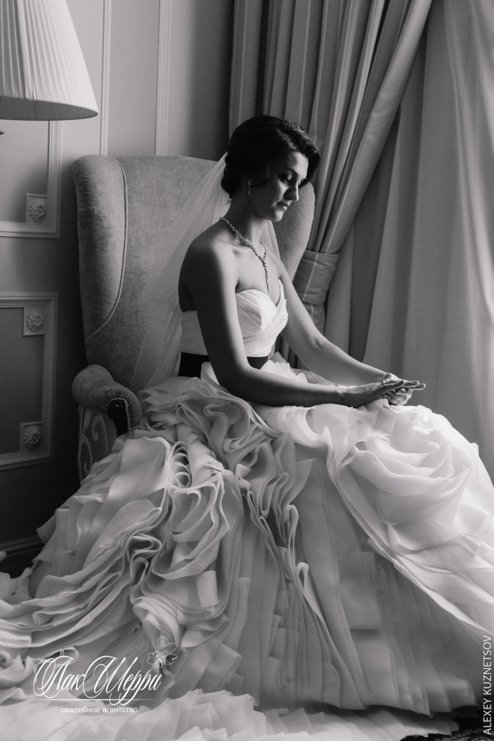 Красные ягоды на синем бархате Ильи и Дианы&nbsp;Свадебное агентство "ЛакШерри" : 