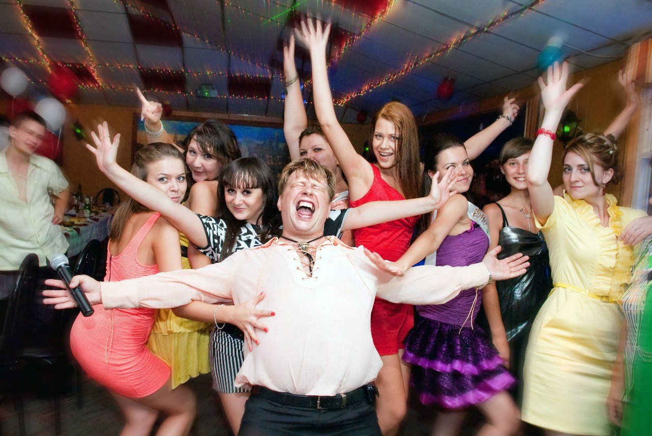 Праздниковед&nbsp;Ведущий праздников Владимир Русских : 