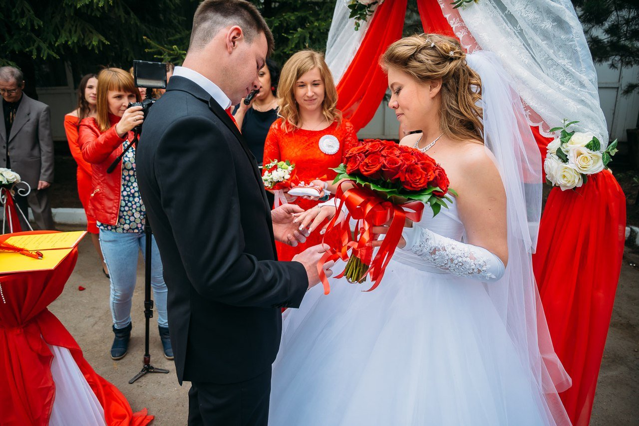 Выездная регистрация брака&nbsp;Ведущая  Анастасия Трачук : 