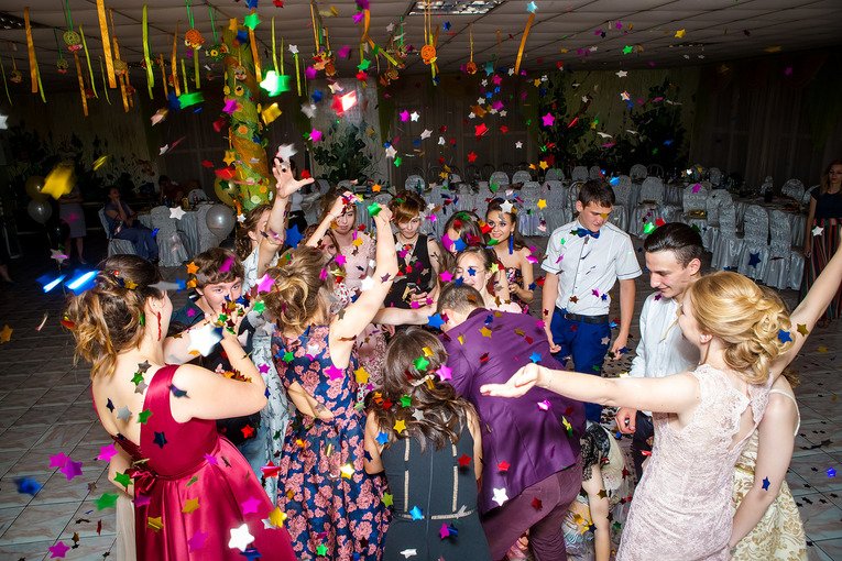 Конфетти и тяжелый дым&nbsp;Конфетти и тяжелый дым на первый танец : 