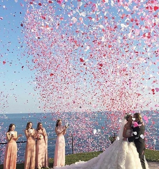 Конфетти и тяжелый дым&nbsp;Конфетти и тяжелый дым на первый танец : 