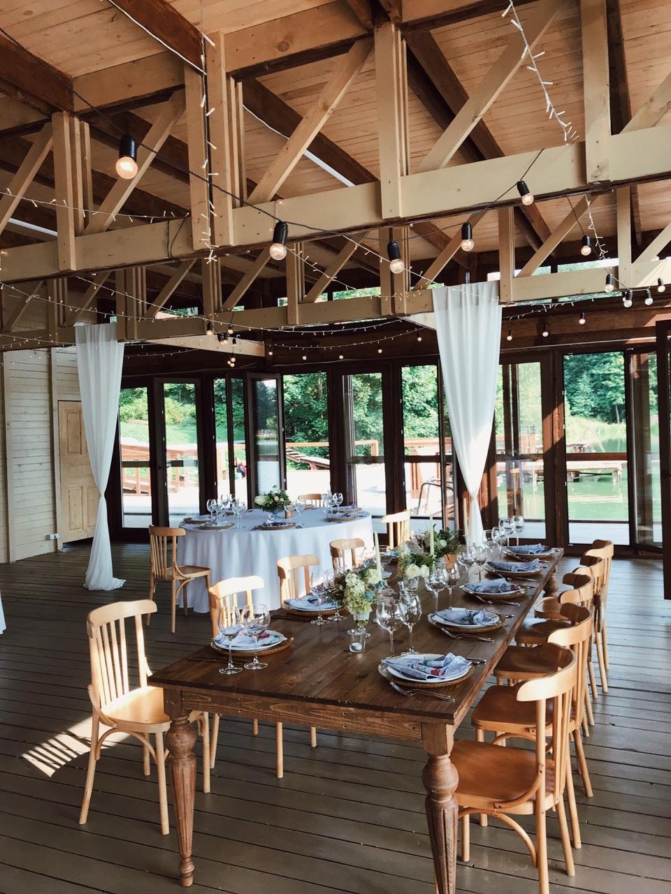 Веранда у воды в Усадьбе Суханово&nbsp;Веранда у воды в усадьбе Суханово : 