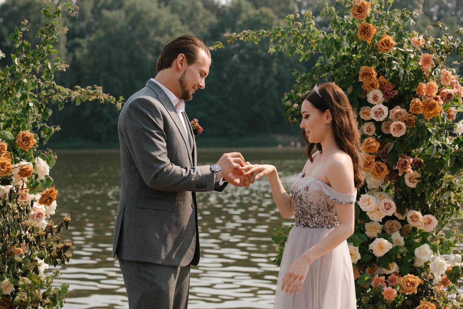 Веранда у воды в Усадьбе Суханово&nbsp;Веранда у воды в усадьбе Суханово : 