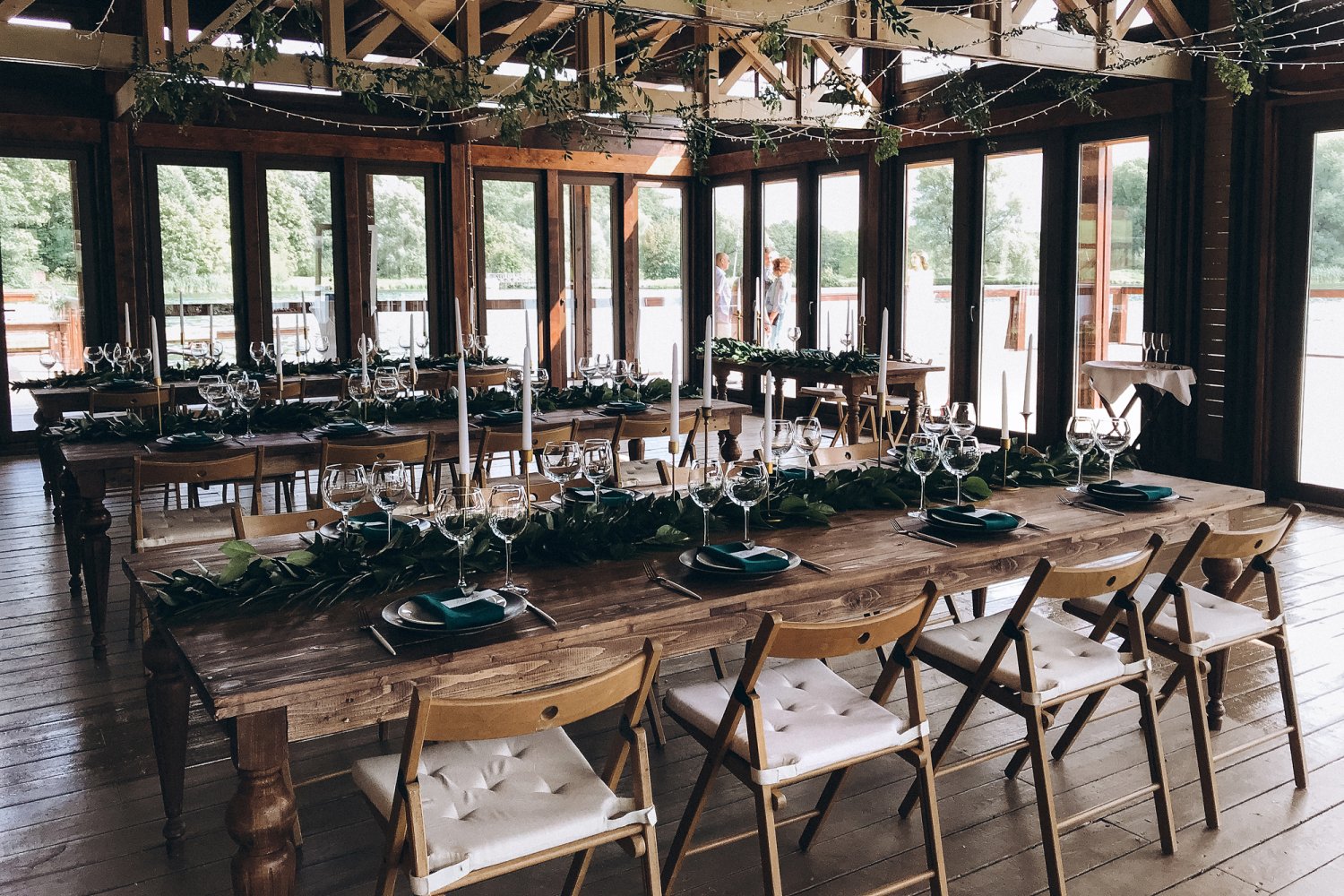 Веранда у воды в Усадьбе Суханово&nbsp;Веранда у воды в усадьбе Суханово : 