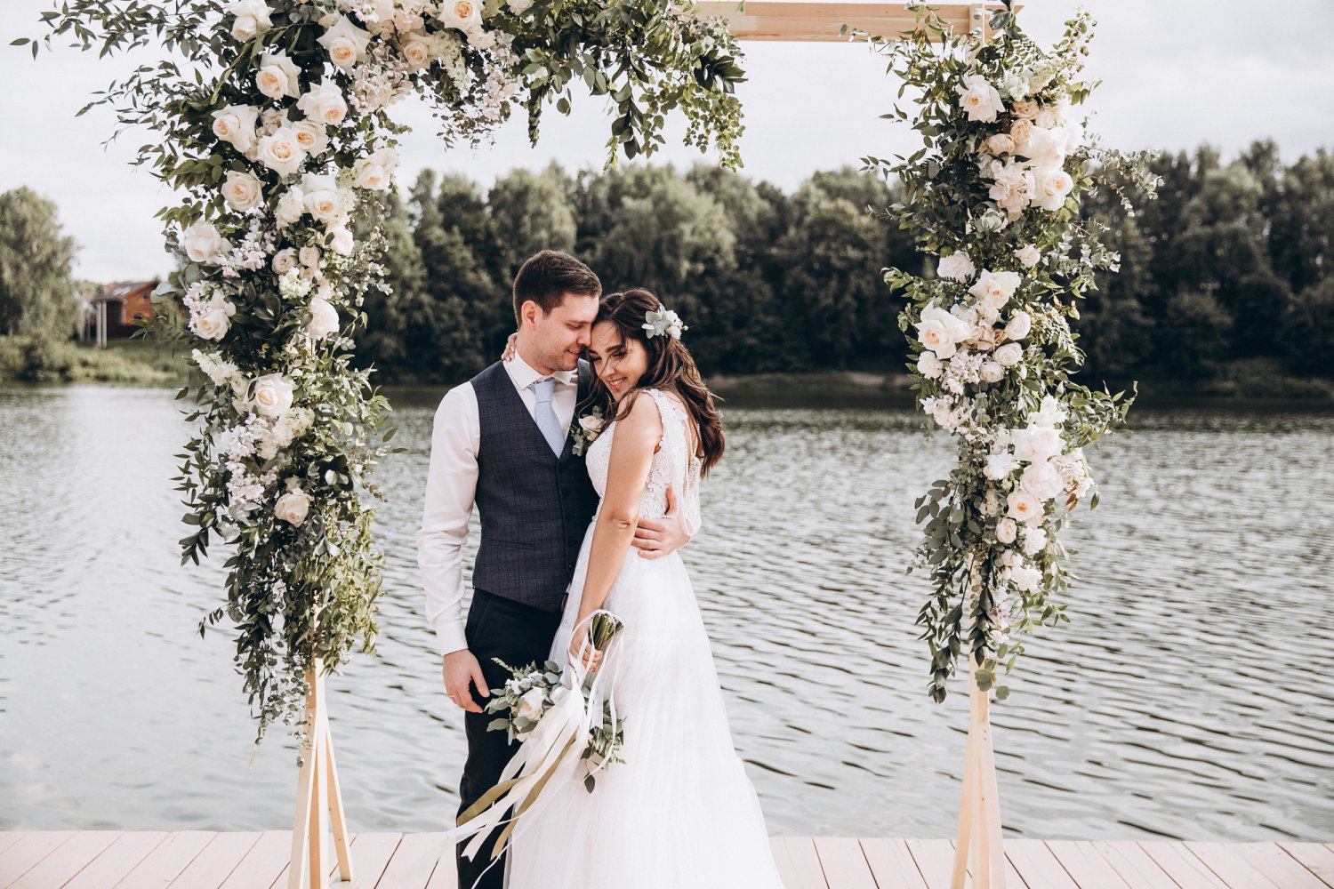 Веранда у воды в Усадьбе Суханово&nbsp;Веранда у воды в усадьбе Суханово : 