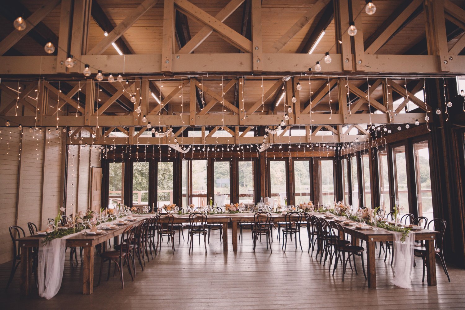 Веранда у воды в Усадьбе Суханово&nbsp;Веранда у воды в усадьбе Суханово : 