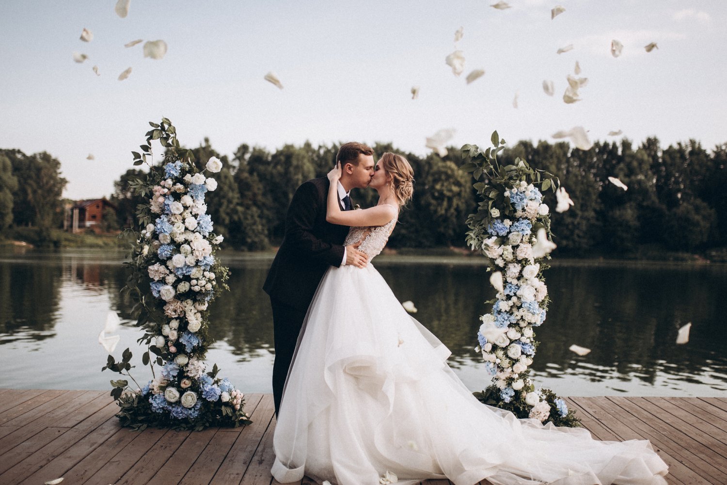 Веранда у воды в Усадьбе Суханово&nbsp;Веранда у воды в усадьбе Суханово : 