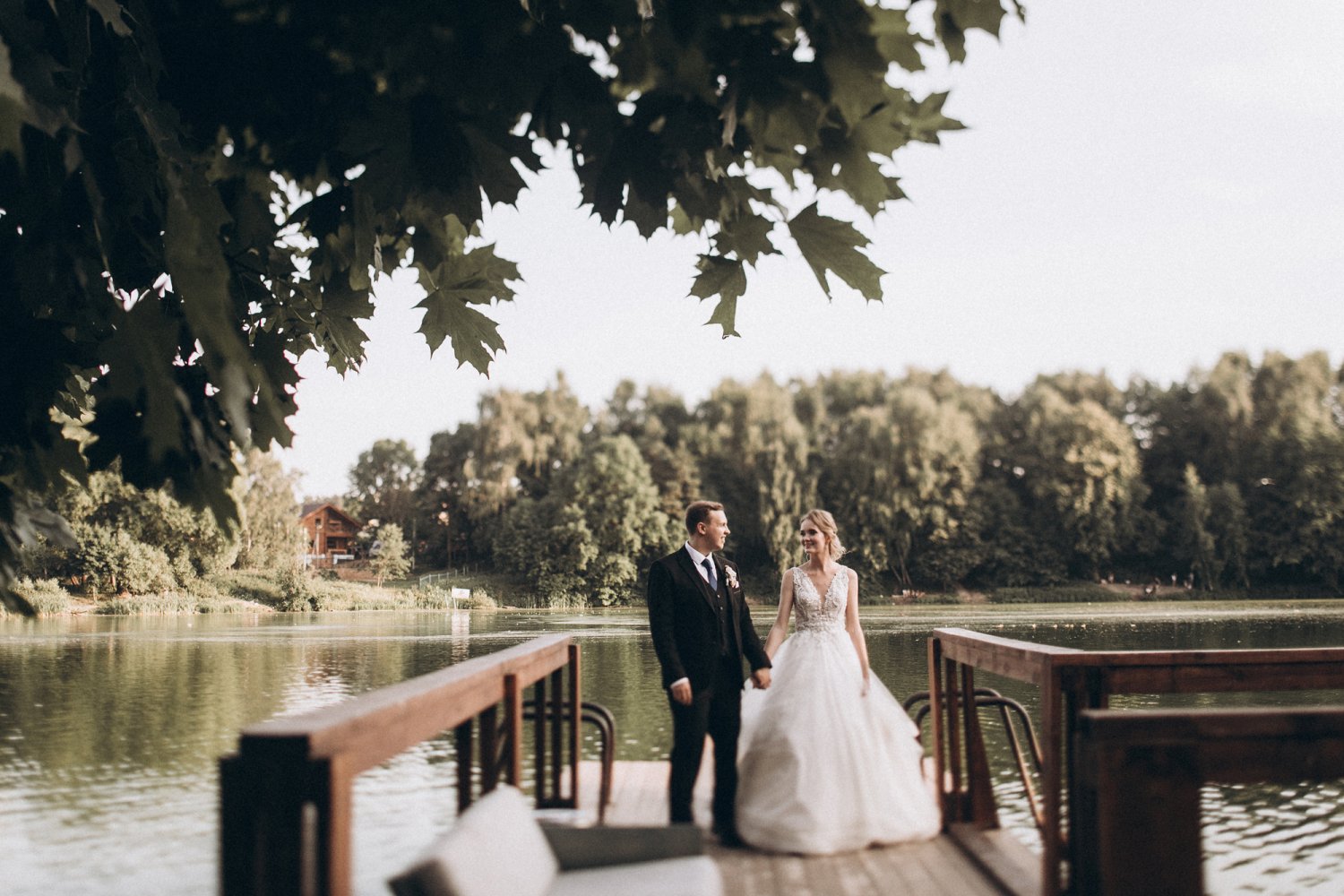 Веранда у воды в Усадьбе Суханово&nbsp;Веранда у воды в усадьбе Суханово : 