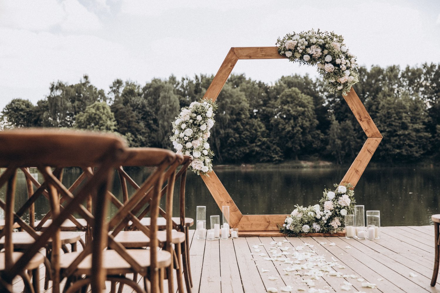 Веранда у воды в Усадьбе Суханово&nbsp;Веранда у воды в усадьбе Суханово : 