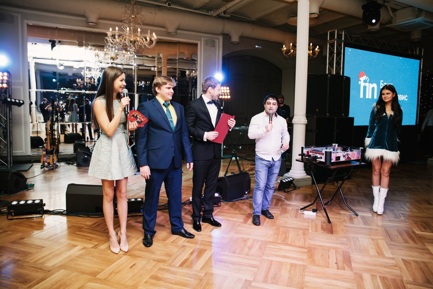 Ведущая Жанна Гагарина&nbsp;Ведущая Жанна Гагарина : 