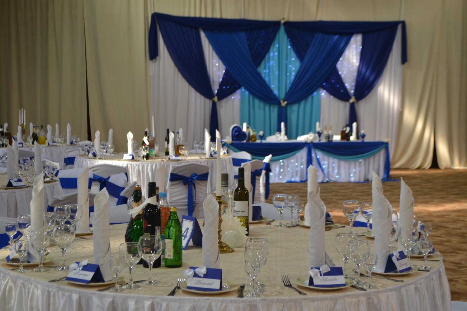 Банкетный зал на 200 человек&nbsp;Ресторан-отель "Экотель Снегирек" : 