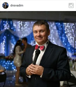 логотип Ведущий Вадим Денисов